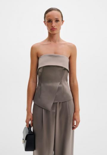 Топ без бретелек