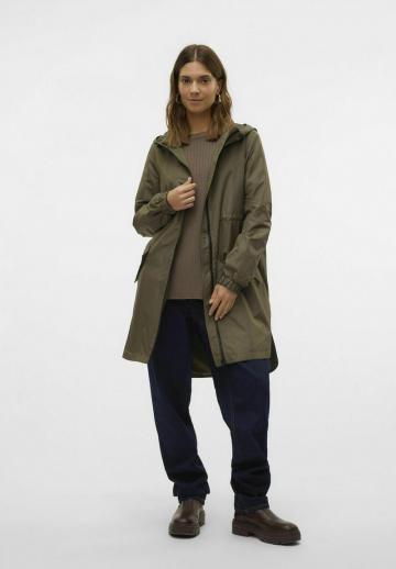 Короткое пальто