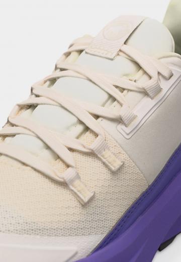 Беговые кроссовки