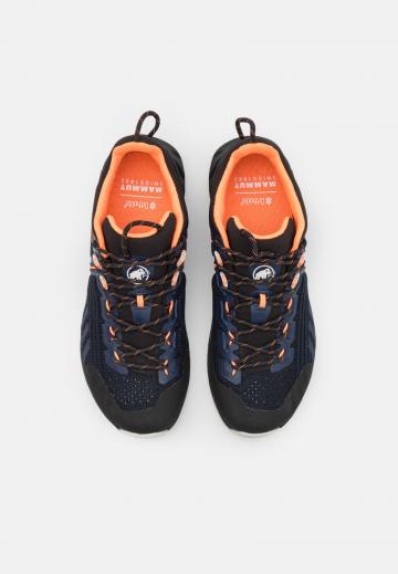 Походные ботинки