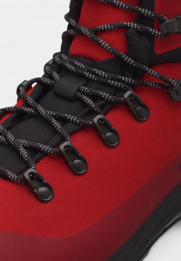 Походные ботинки