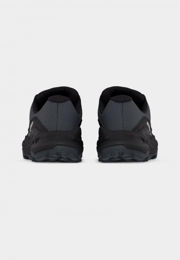 Походные кроссовки