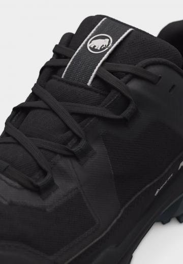 Походные кроссовки