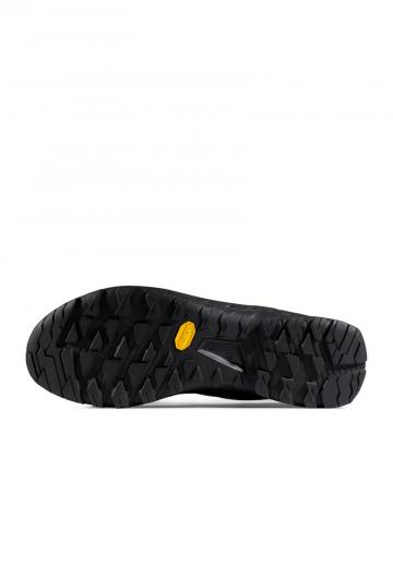 Походные кроссовки