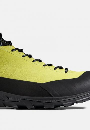 Походные кроссовки