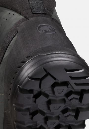 Походные кроссовки