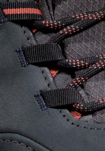 Походные ботинки