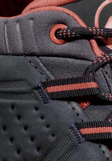 Походные ботинки