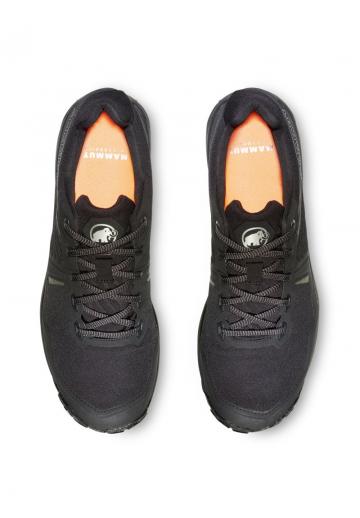 Походные кроссовки