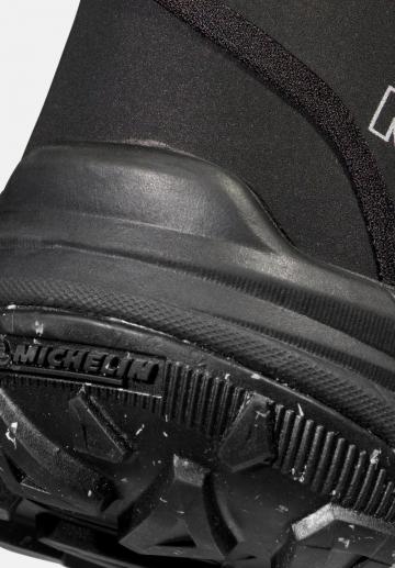 Походные кроссовки