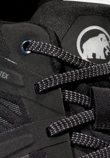 Походные кроссовки