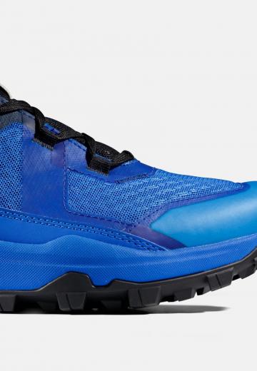 Походные кроссовки