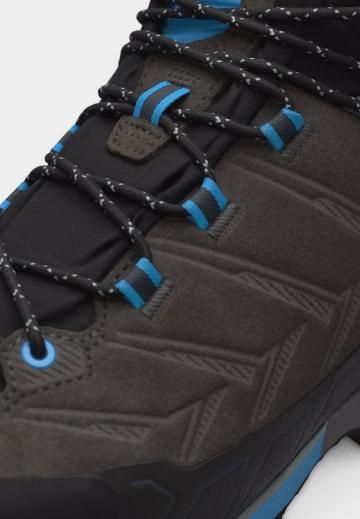 Спортивные сапоги