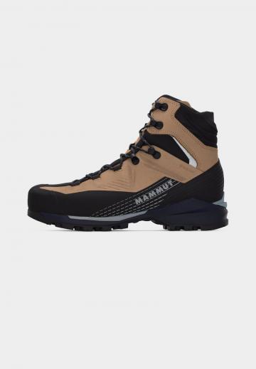 Спортивные сапоги