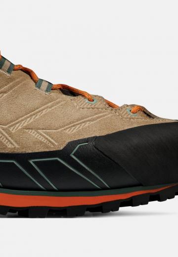 Походные ботинки