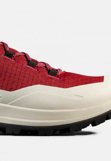 Походные кроссовки