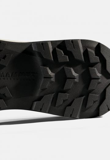 Походные кроссовки