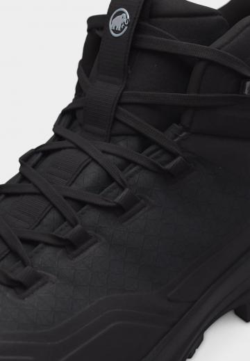 Походные кроссовки