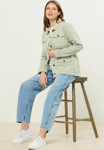 Куртка с накладнымит карманами