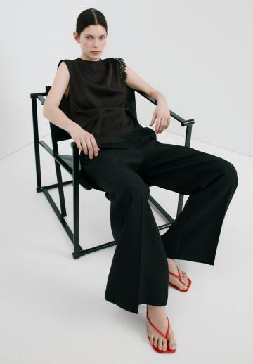 Блузка без рукавов