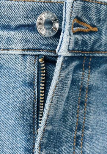 Прямые джинсы