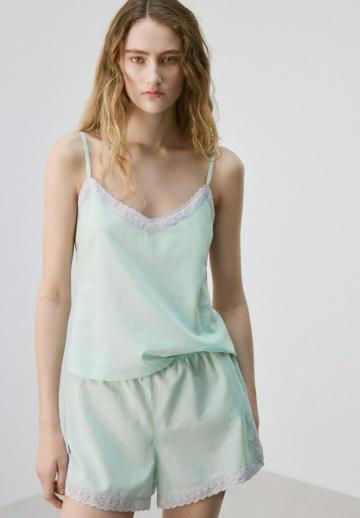 Топ на бретельках