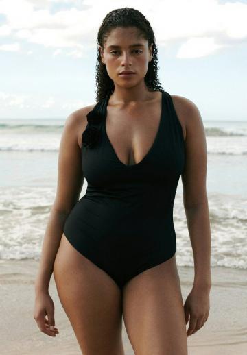 Слитный купальник