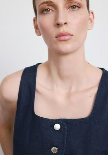 Джинсовый комбинезон