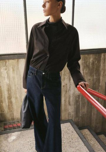 Клешеные джинсы