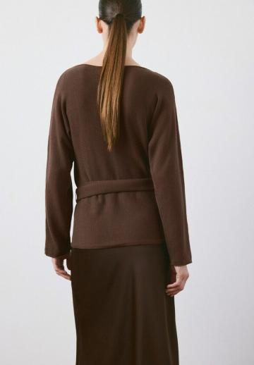 Пуловер с вырезом V