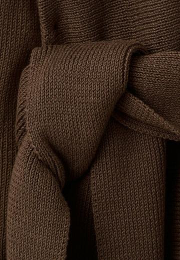 Пуловер с вырезом V