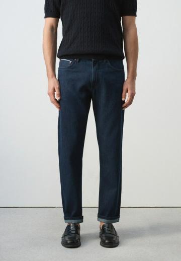 Прямые джинсы