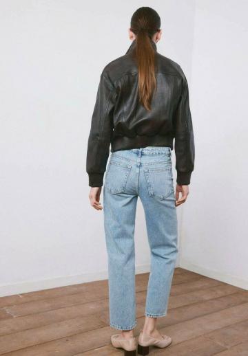 Прямые джинсы
