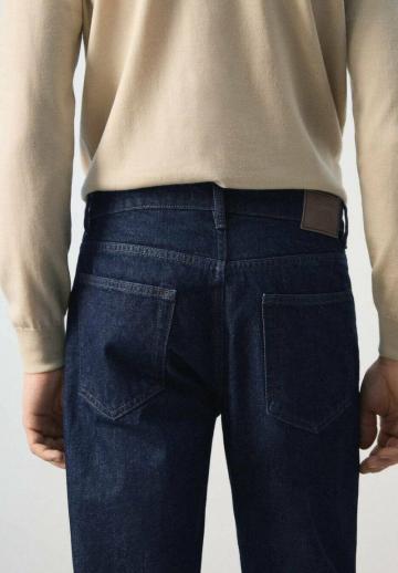 Прямые джинсы