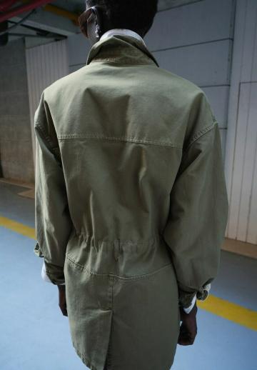 Куртка с накладнымит карманами