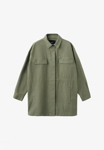 Куртка с накладнымит карманами