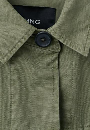 Куртка с накладнымит карманами