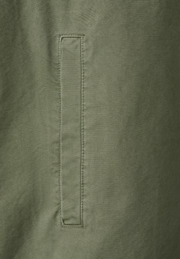 Куртка с накладнымит карманами