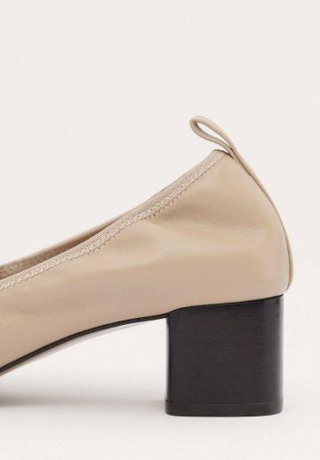 Туфли с высоким носом