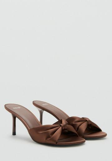 Босоножки на каблуке