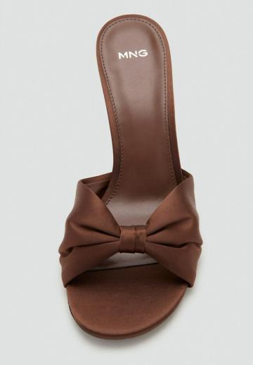 Босоножки на каблуке