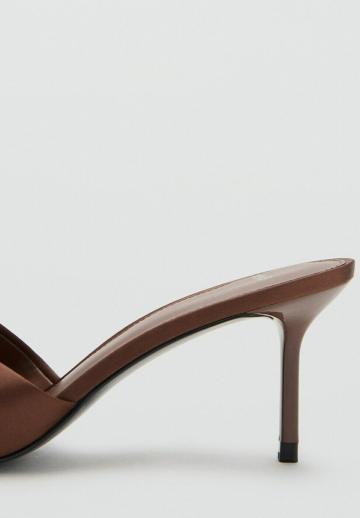 Босоножки на каблуке