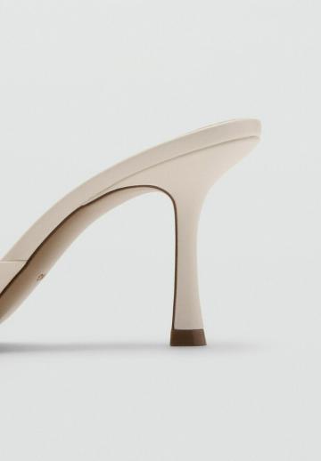 Босоножки на каблуке