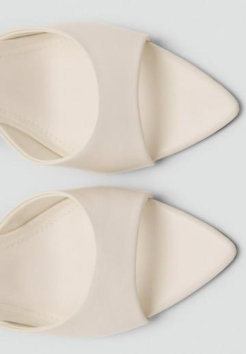 Босоножки на каблуке