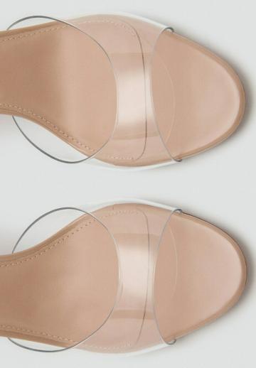 Босоножки на каблуке