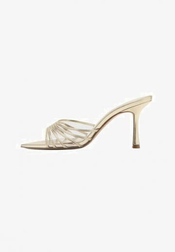 Босоножки на каблуке