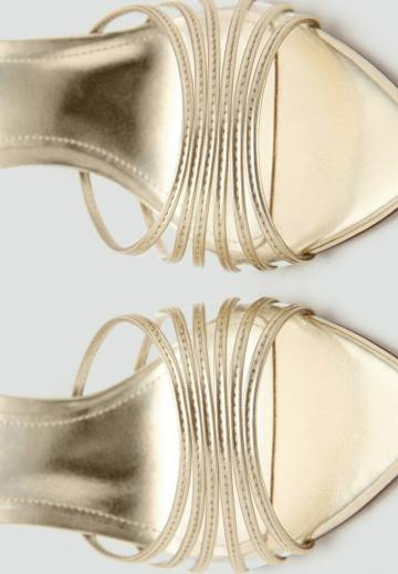 Босоножки на каблуке