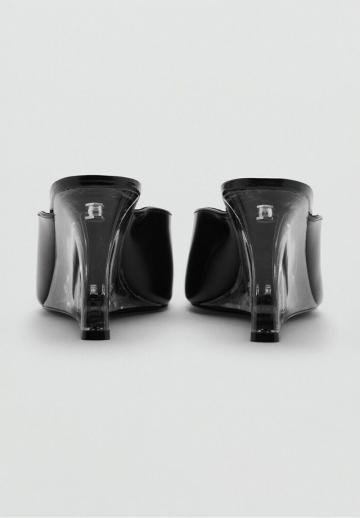 Босоножки на каблуке