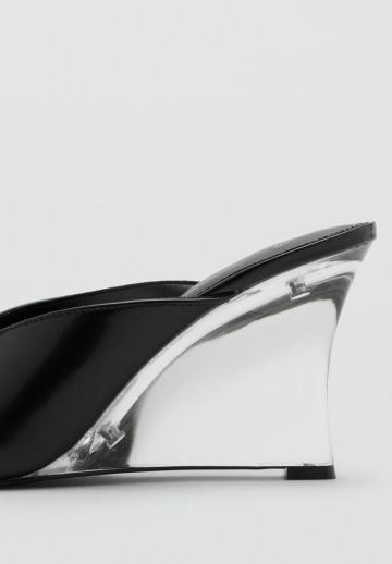 Босоножки на каблуке