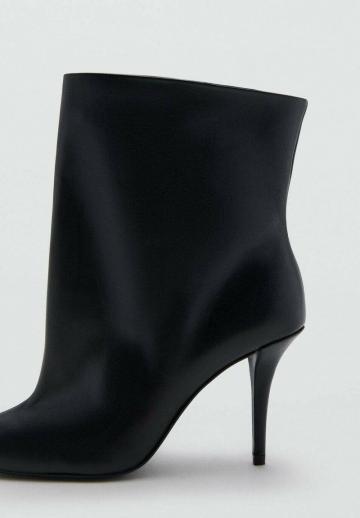 Высокие сапоги